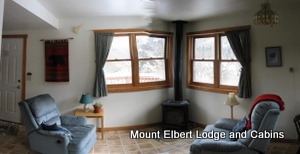 The Cinnamon Bear cabin living room.